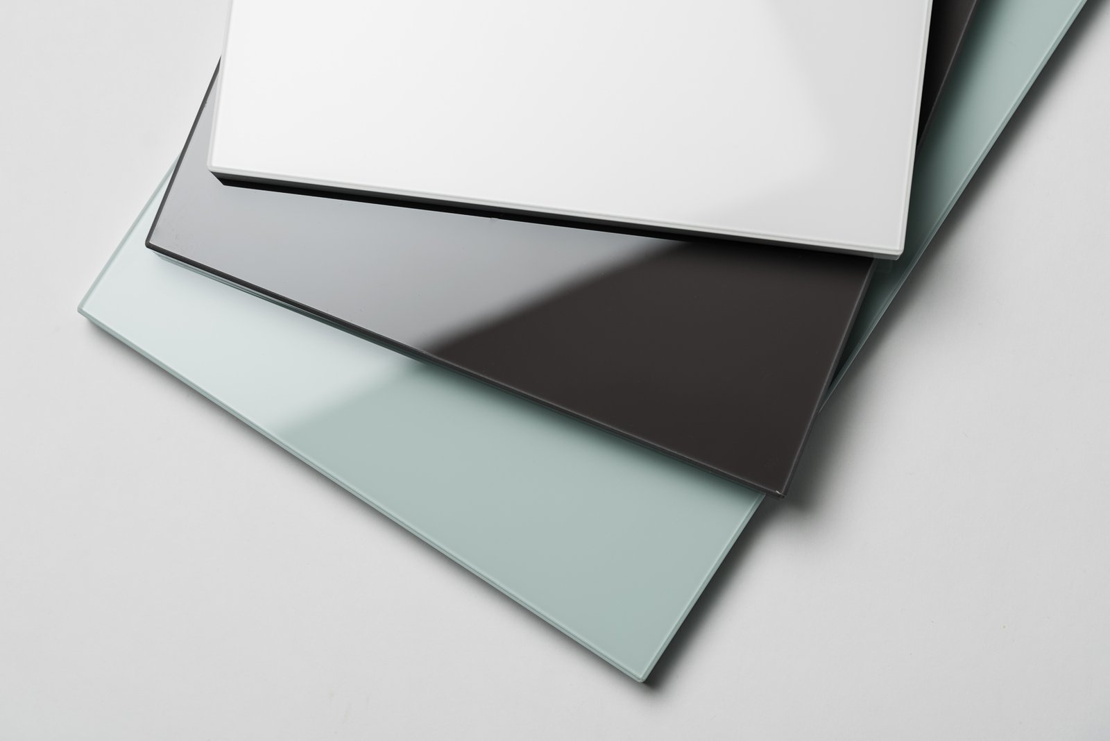 Senosan® GLASS üveghatású front